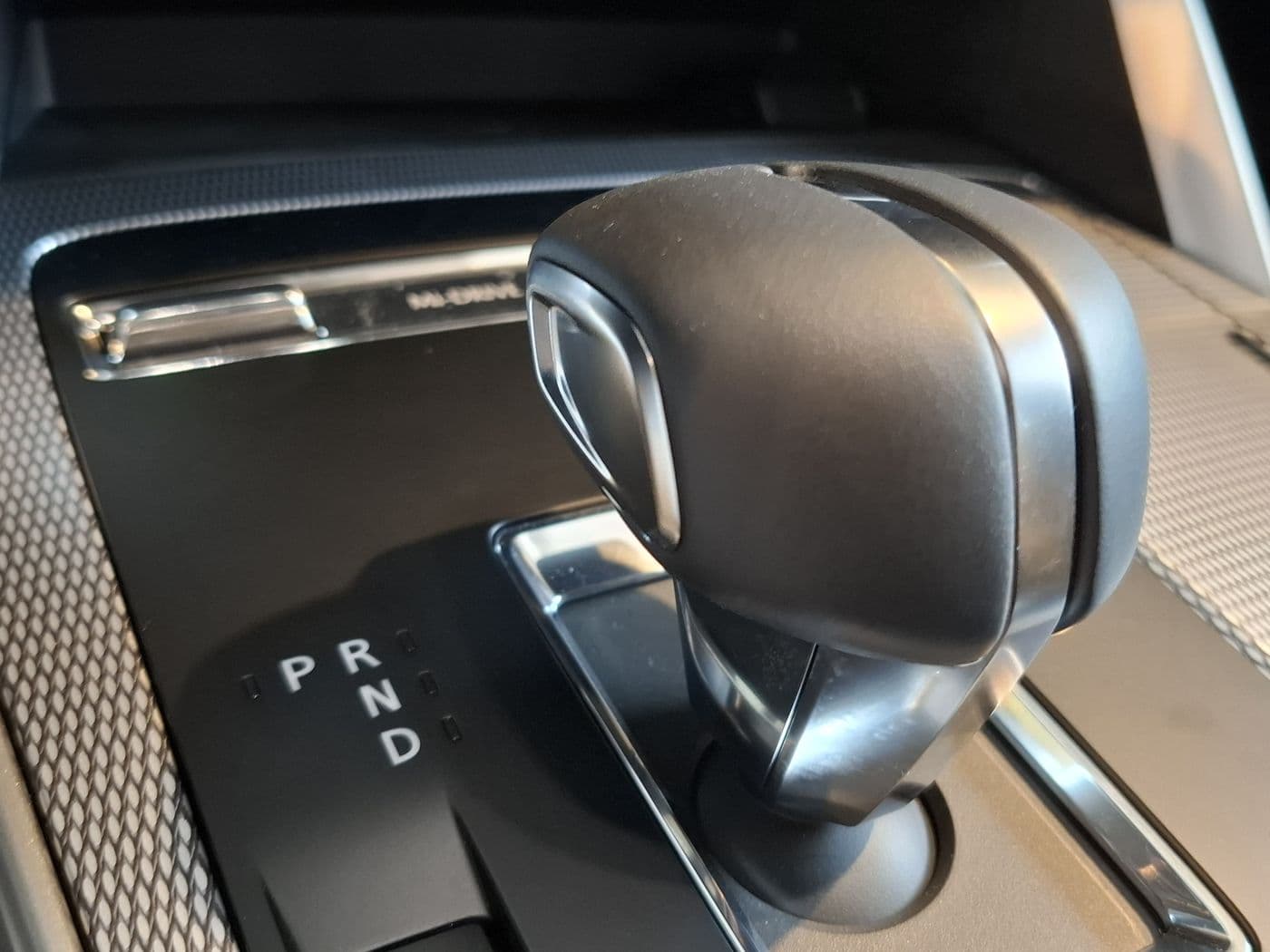 Gear selector in a centre console